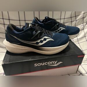 Saucony Men's Navy and White Running Shoes - Cushioned Trainer